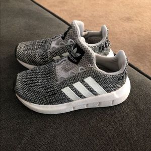 Adidas toddler shoes size 8c